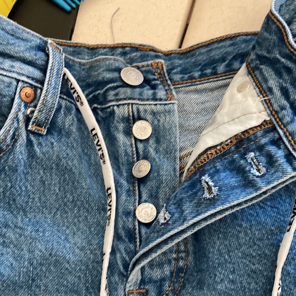 Levi 501 Button Fly Bootie Shorts - Picture 5 of 5